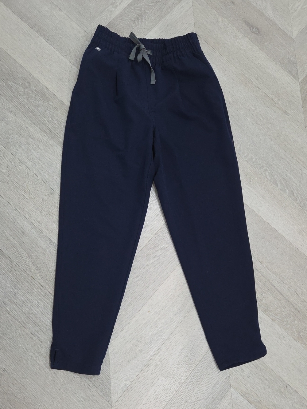 FIGS Navy Blue Tansen Tapered Scrub Pants Pleated Drawstring Small